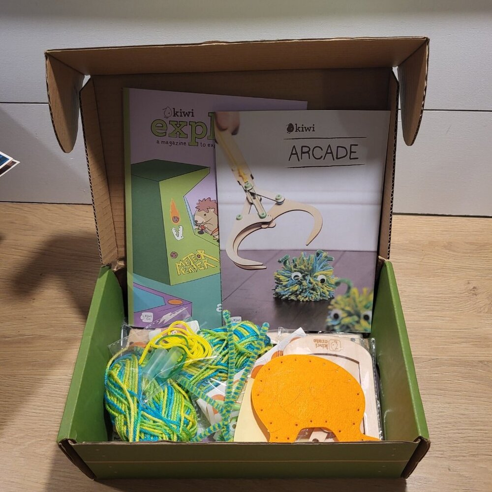 KIWI CRATE Arcade CREATE YOUR OWN Claw Machine Learning Kit